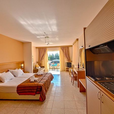 Anilio Plaza Aparthotel Zacharo Quarto foto