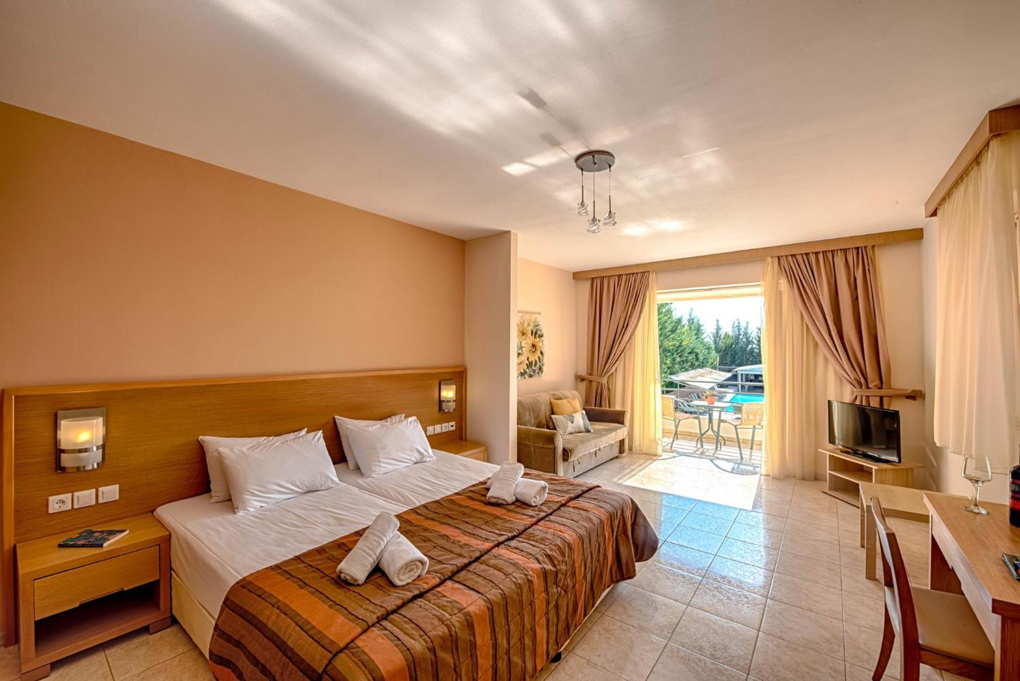 Anilio Plaza Aparthotel Zacharo Quarto foto