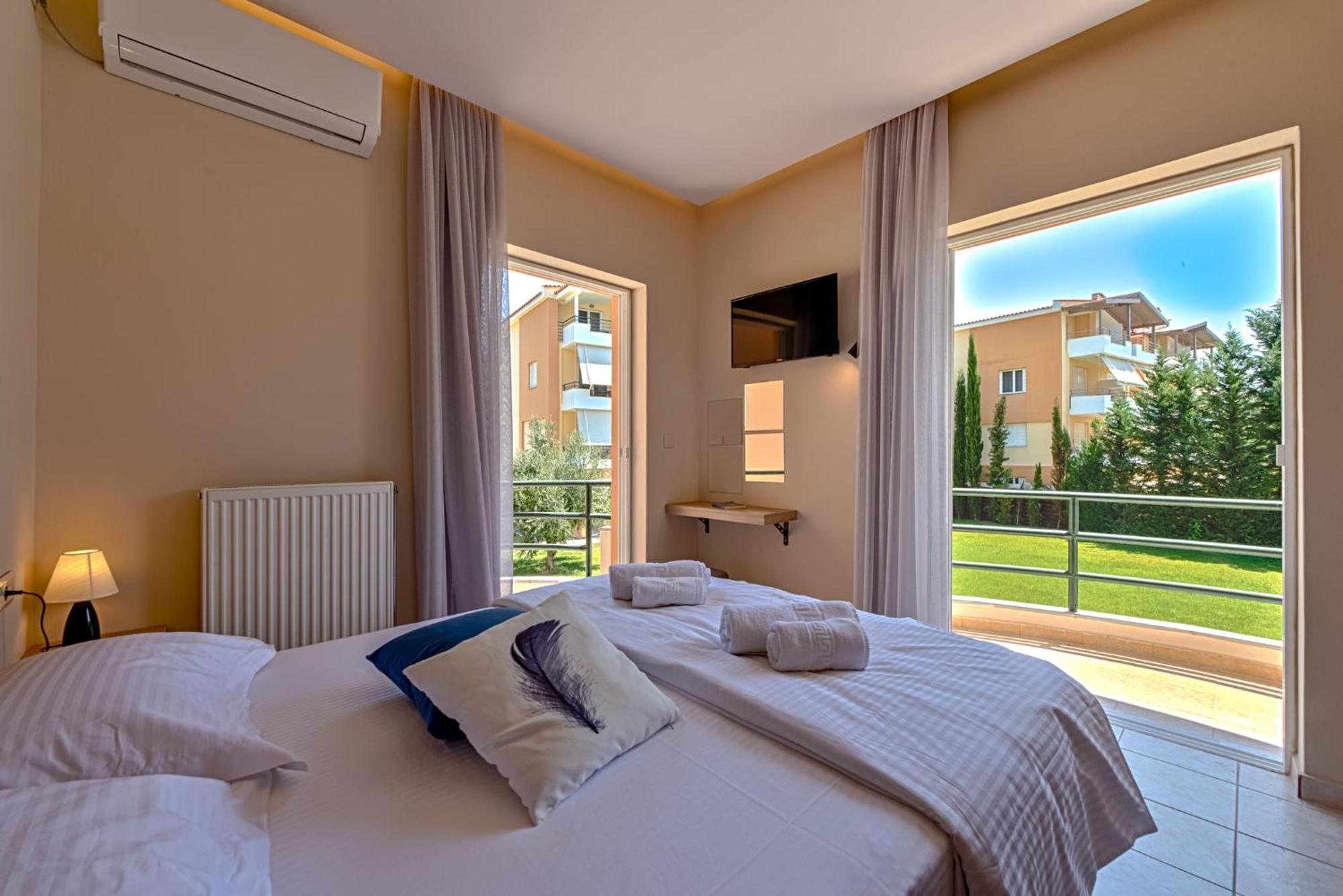 Anilio Plaza Aparthotel Zacharo Quarto foto