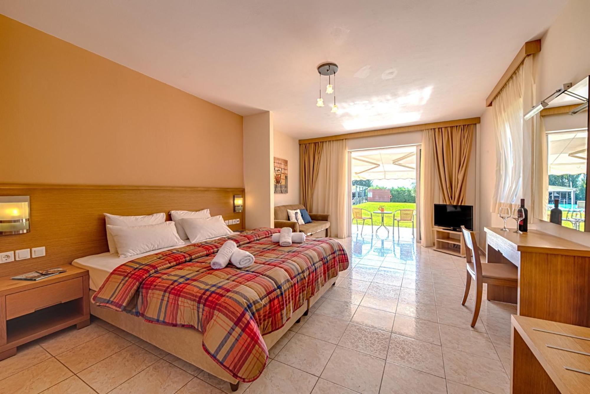 Anilio Plaza Aparthotel Zacharo Quarto foto